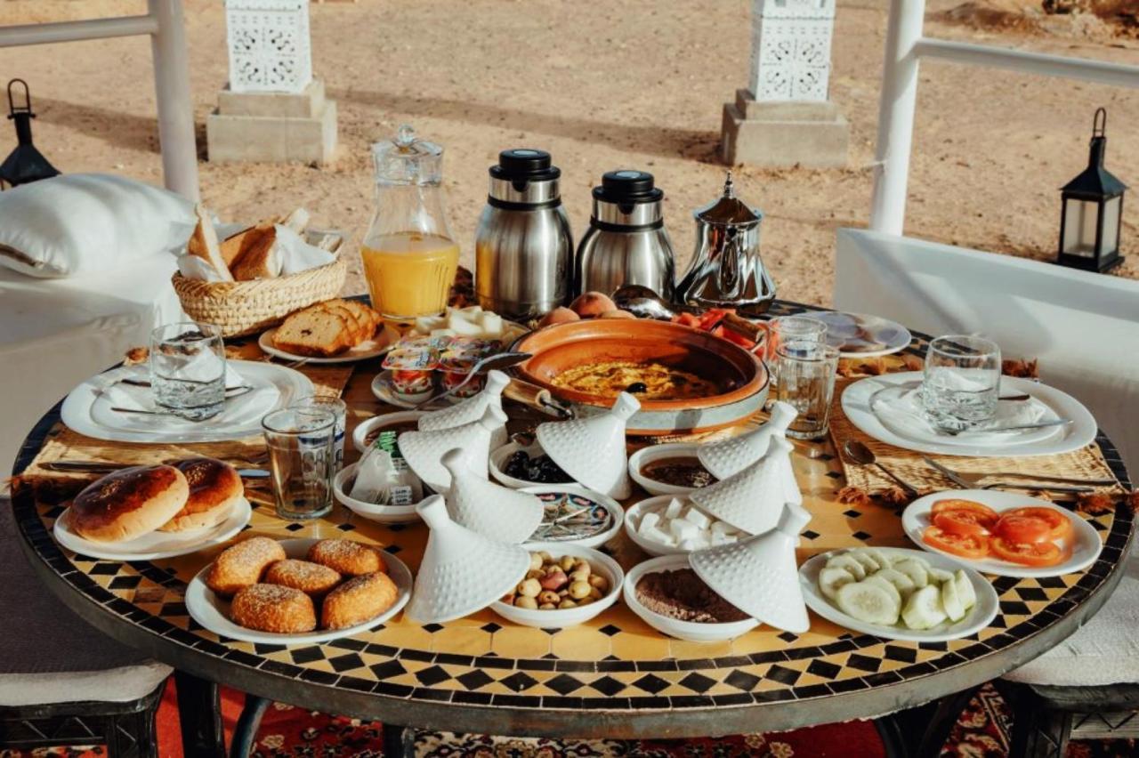 Sky View Camp Hotel Merzouga Bagian luar foto