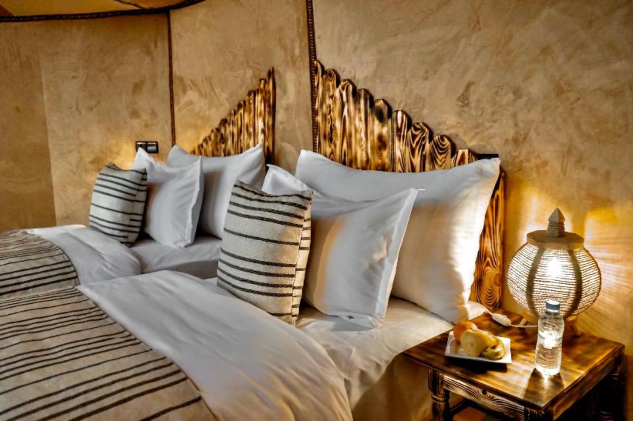 Sky View Camp Hotel Merzouga Bagian luar foto